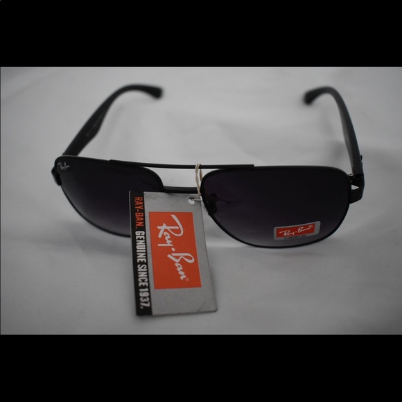 Sunglasses new with tags, never worn - Picture 1 of 3